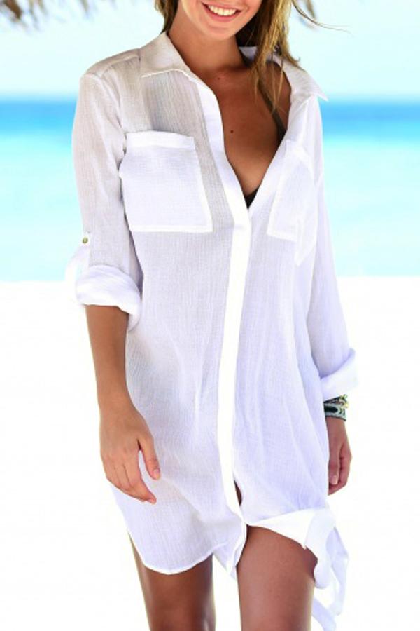 Vestido de playa unicolor, con mangas enrolladas