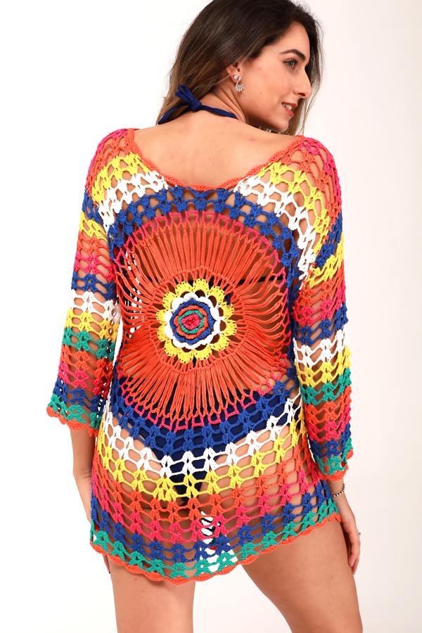 Vestido de playa colorido, con protector solar