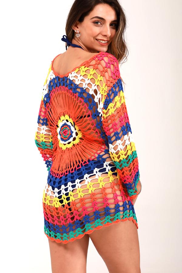 Vestido de playa colorido, con protector solar